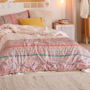 Urban outfitters Nova comforter snooze set